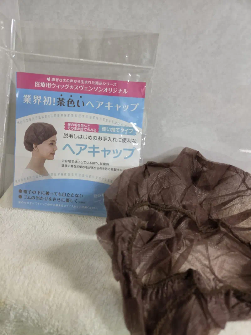 抜け毛受け止め用ヘアキャップ。薄くてやわらかいネット素材で、帽子の下に重ねて使う