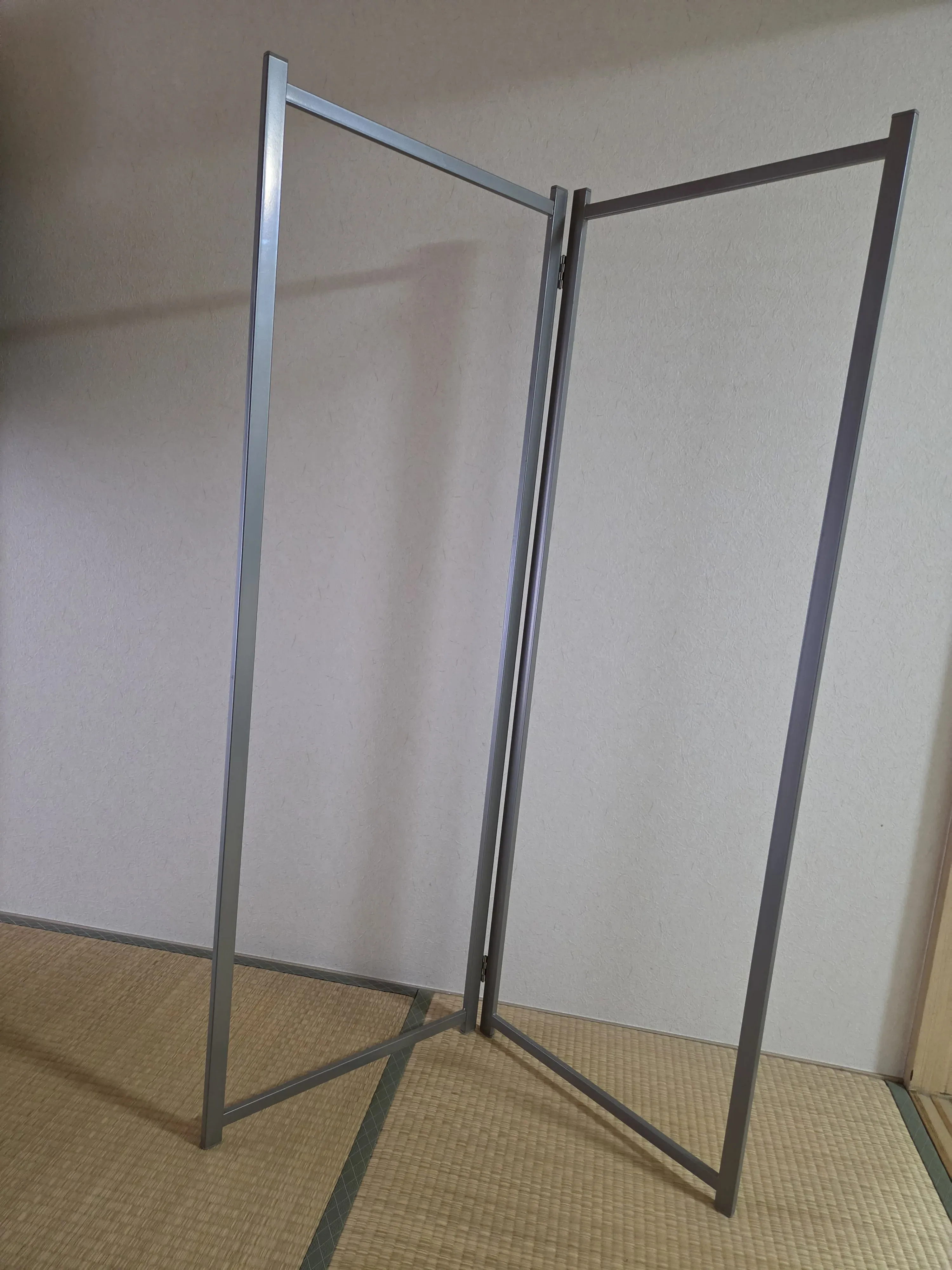 愛用している折りたたみ式の室内物干し（何も干していない状態）
