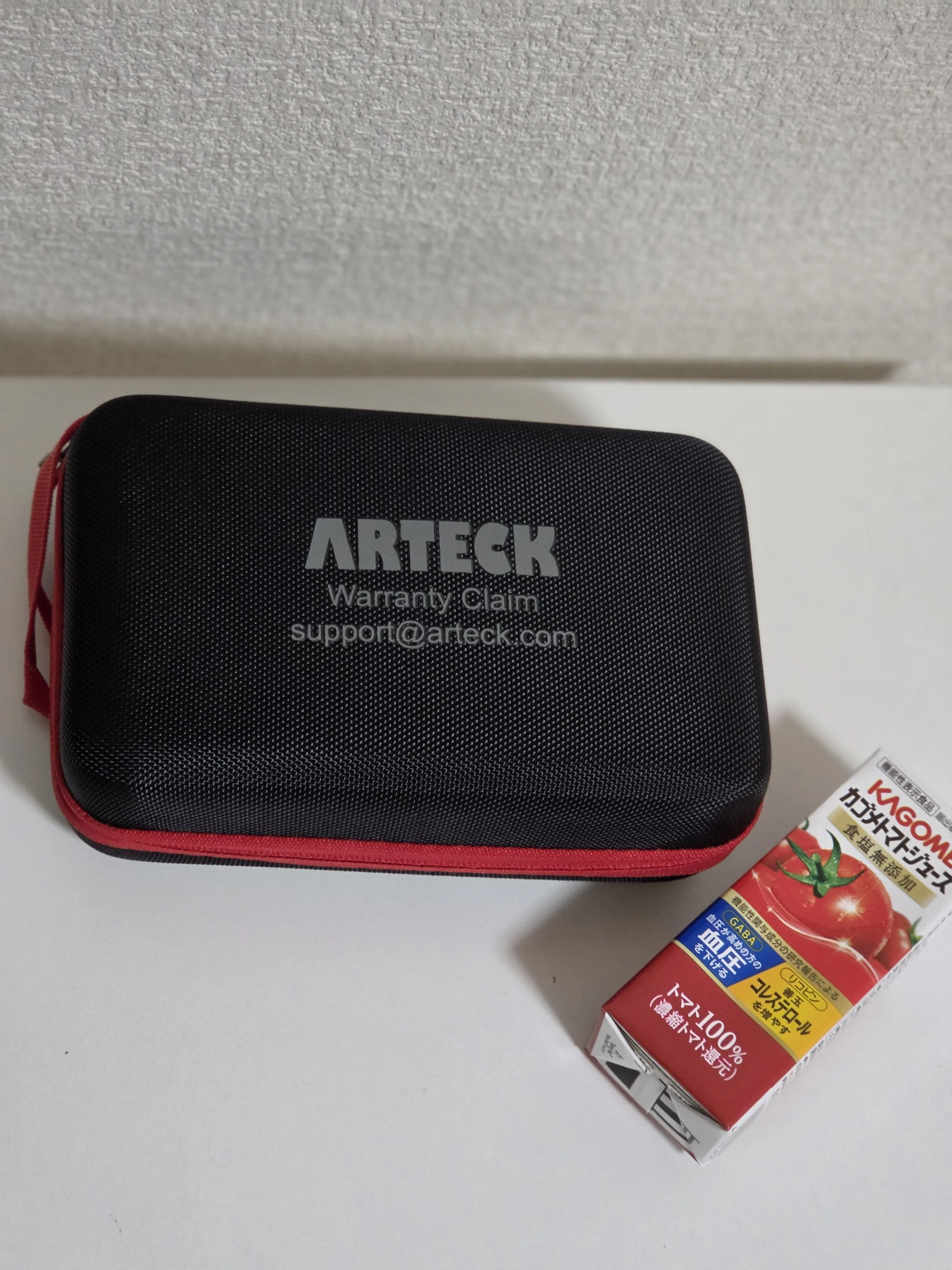 ケースに入ったArteckジャンプスターター本体